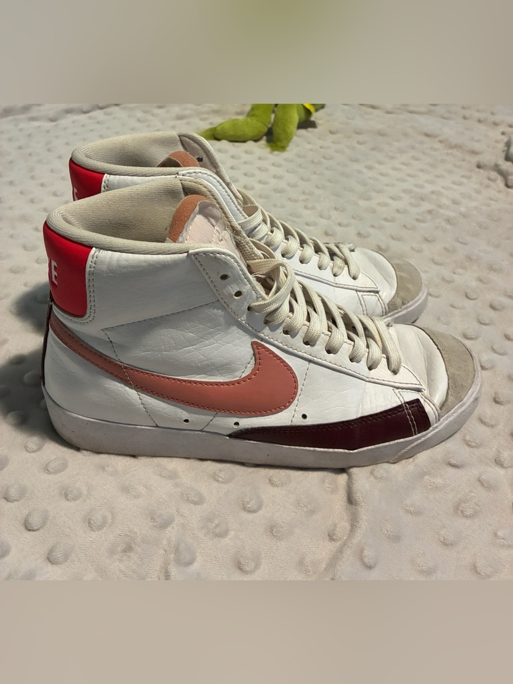 Nike Blazer Mid ‘77 Next Nature Women’s Shoes Size 8 White Red Stardust